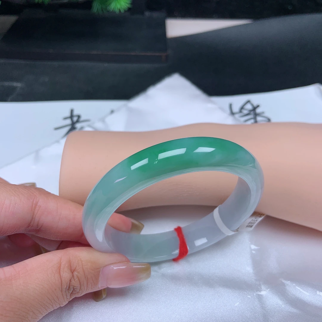 缅甸天然A货翡翠飘阳绿58圈口