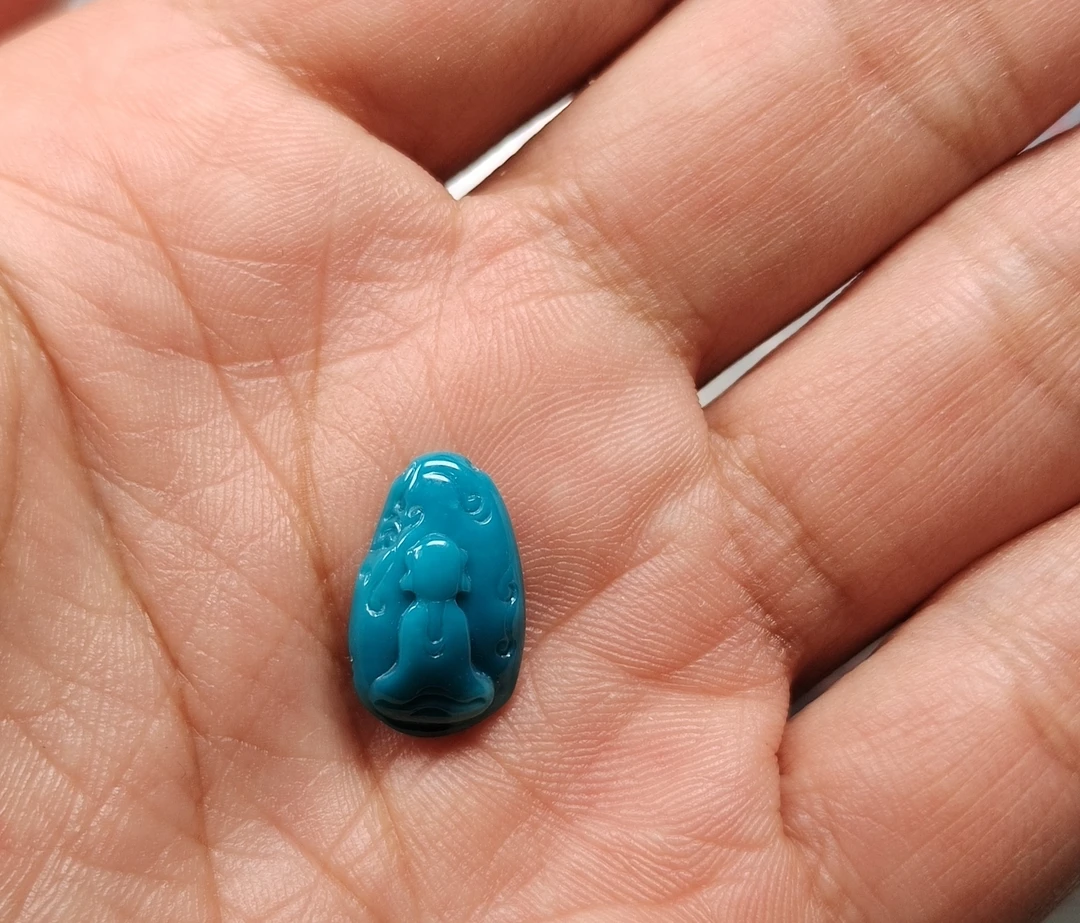 绿松石无相佛  高瓷玉化   底部有微白