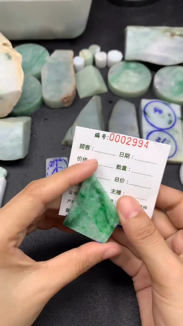 【闪购商品】翡翠配石天然翡翠片料碎料