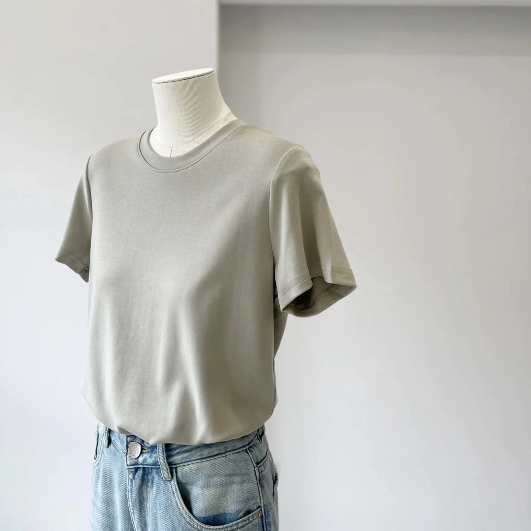 ##蓝色花团案人像刺绣套头毛衣