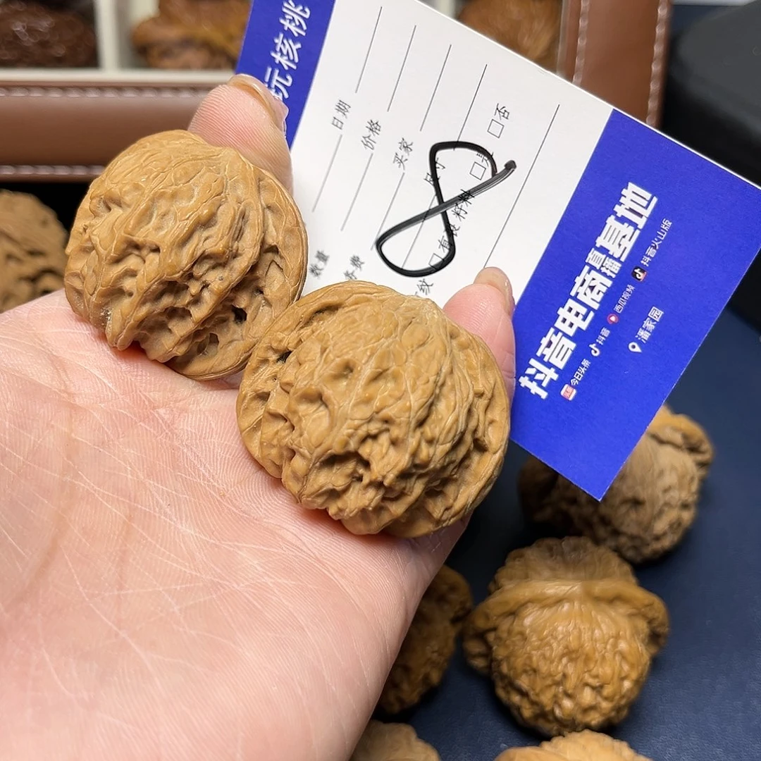 文玩核桃吊坠磨盘狮子头