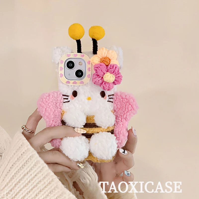 卡通毛绒蜜蜂KT猫iPhone14/13适用12/11苹果16/15PROMAX手机壳套