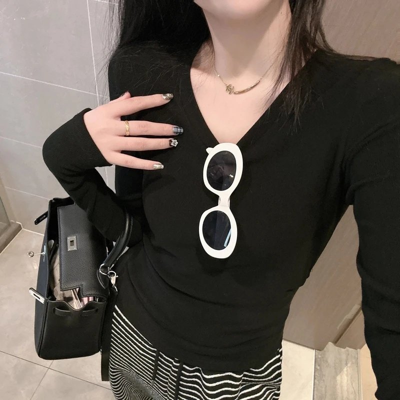 【小暖炉】秋冬加绒加厚黑色V领慕斯绒长袖T恤打底衫高弹力女上衣