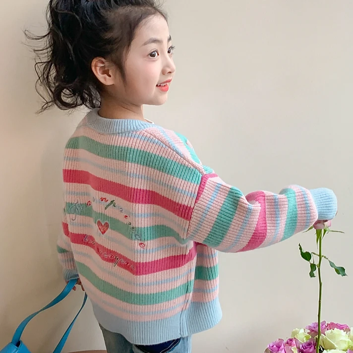 【彩虹漫漫】新款女童韩版绣花可爱洋气上衣针织开衫