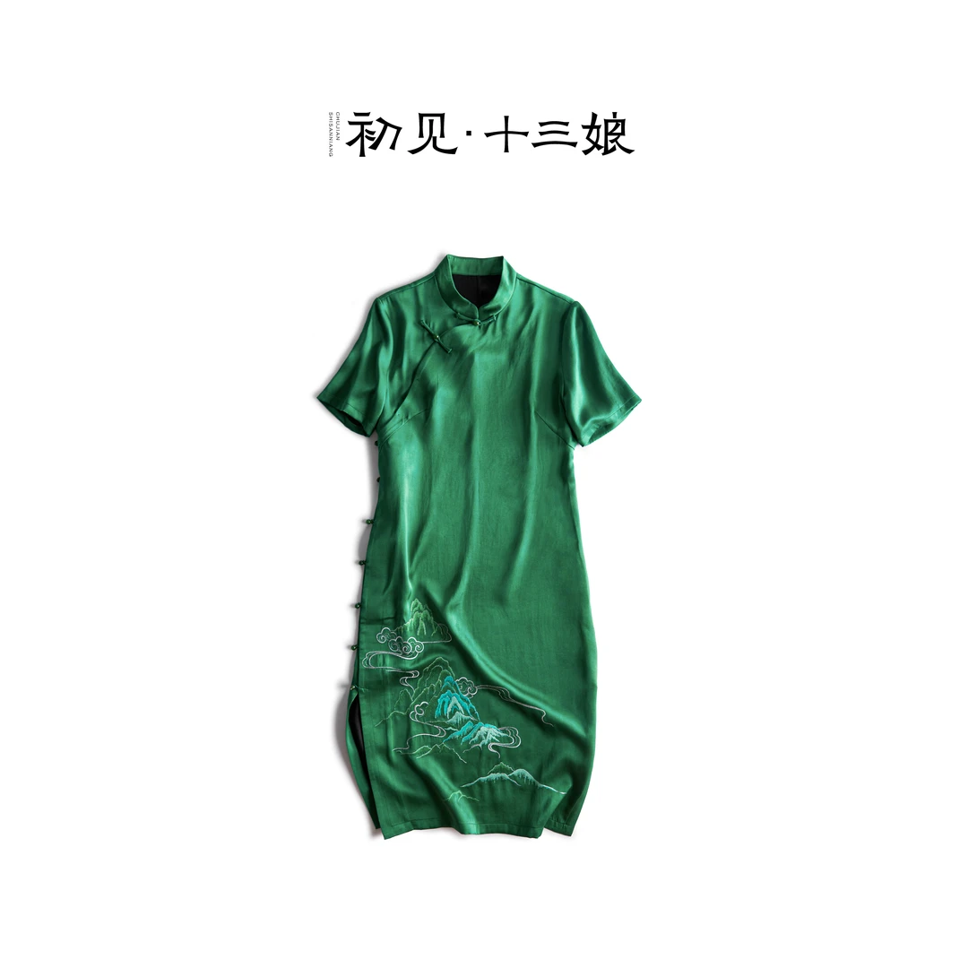 初见十三娘『左栩』复古新中式国风时尚绿色长款重磅香云纱旗袍中长