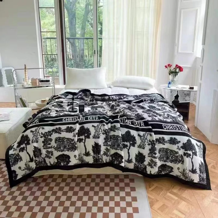 馨美罗家纺  双面牛奶绒盖毯