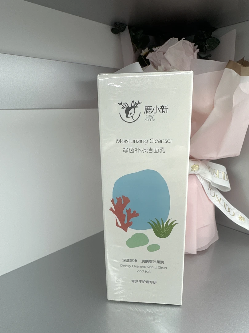 鹿小新净透补水洁面乳青少年