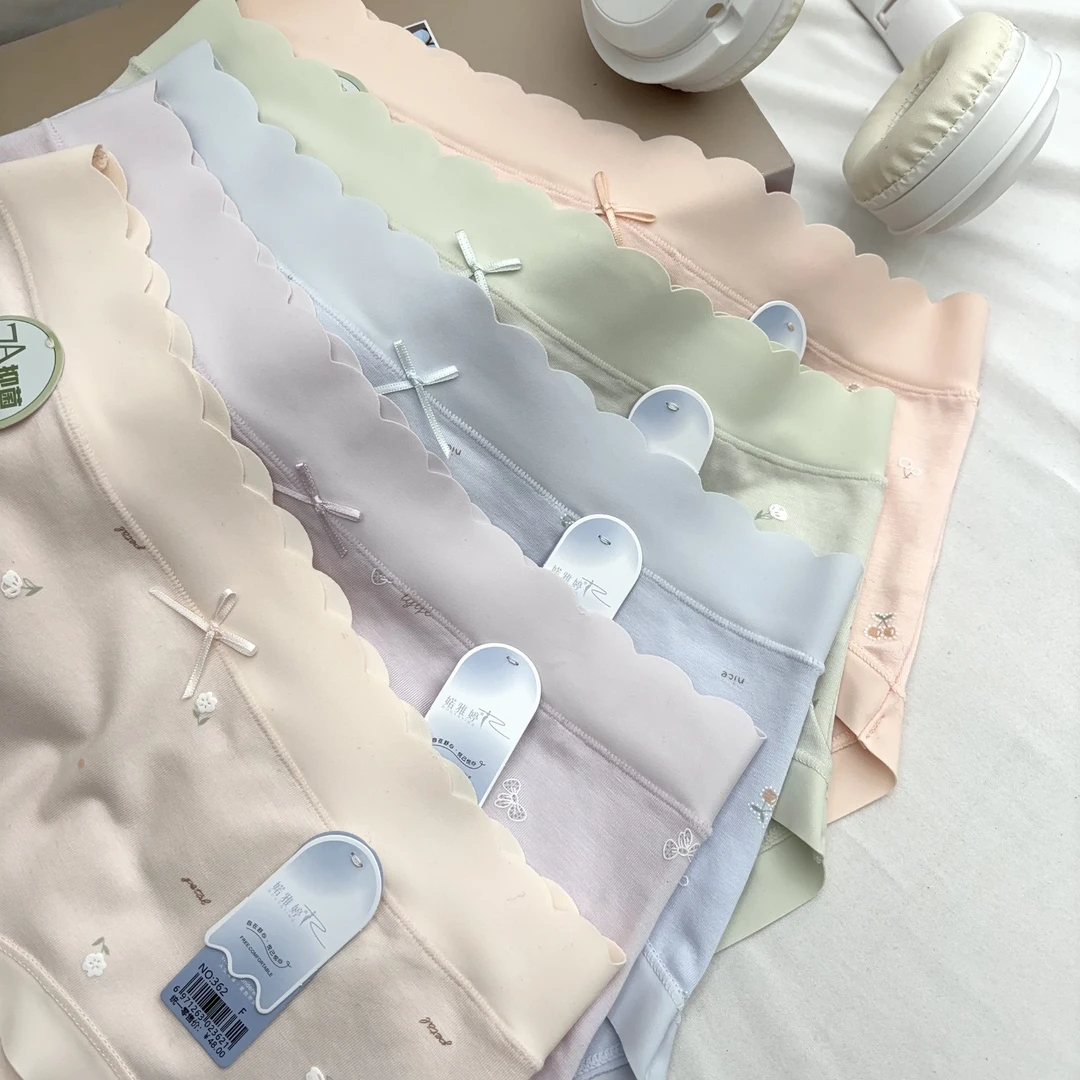 【80斤-140斤】W63 秋冬新品60支幼绒棉女士内裤中腰7A抗菌裆三角裤