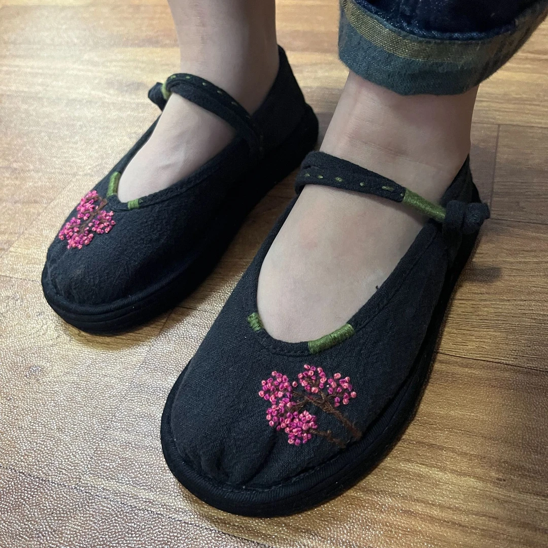 纯手工千层底梅花刺绣盘扣布鞋绣花透气软底复古妈妈鞋老北京布鞋