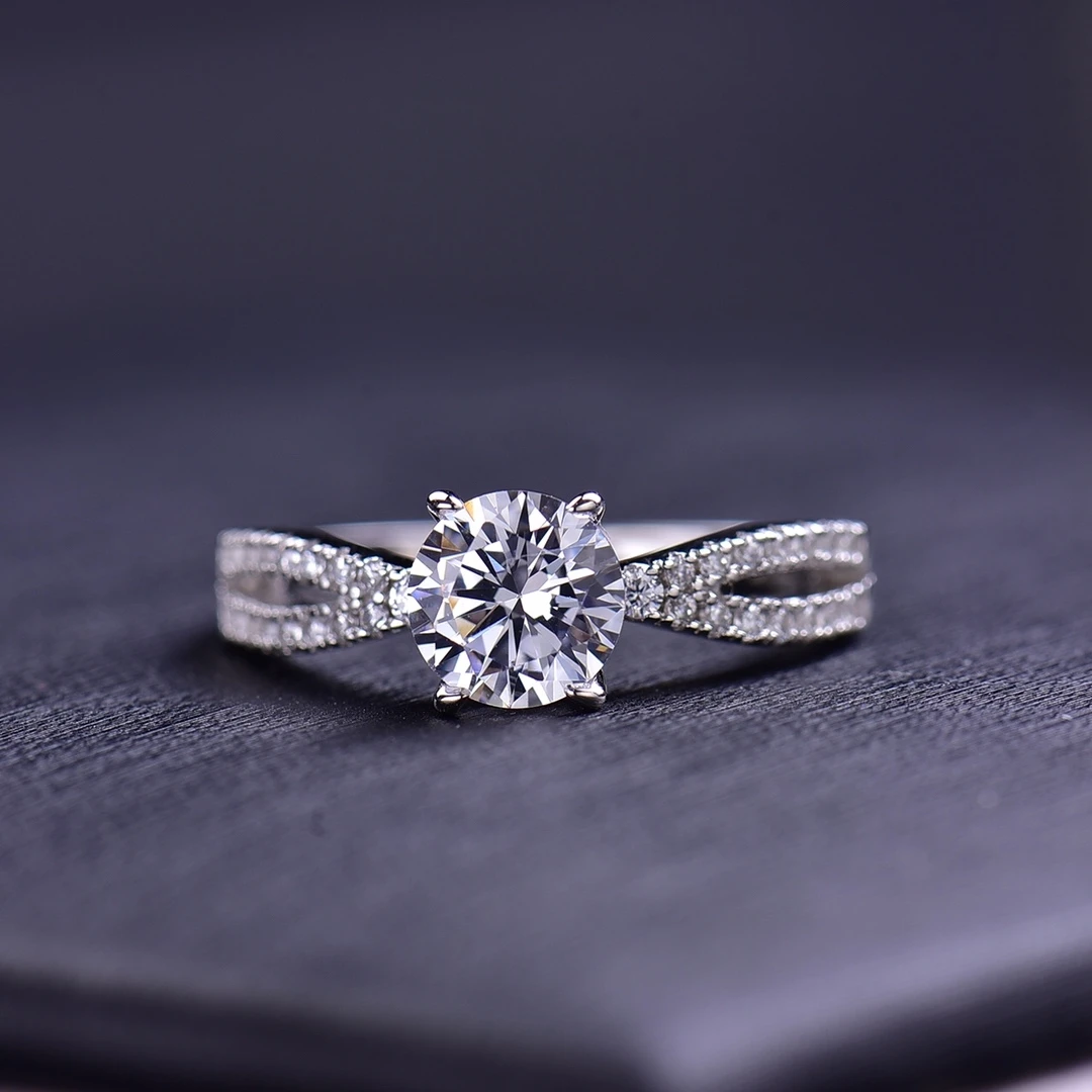 925银莫桑石戒指 【情人泪女戒】1克拉   时尚/合成碳硅石