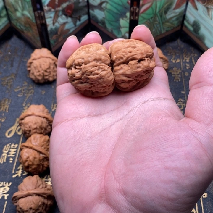 桃核把件蛤蟆头40尺寸，送手工打底