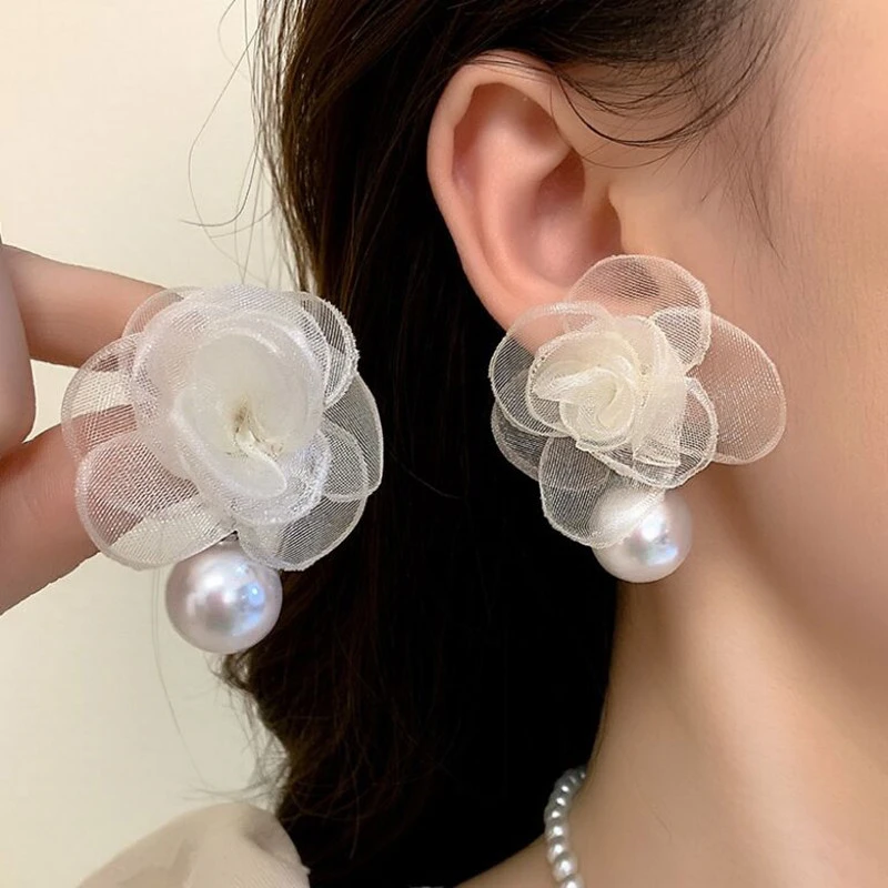合金仿珍珠耳饰 法式珍珠新款超仙山茶花朵新娘耳饰复古婚纱配饰