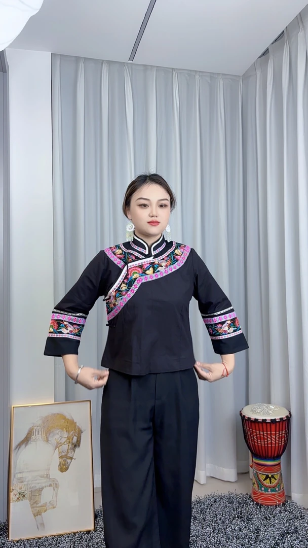 【旅依】布依族壮族服饰传统刺绣小花条纹民族风刺绣生活休闲女秋季