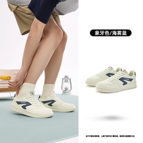 中国乔丹板鞋情侣2024春季新款厚底皮面增高小白鞋XM25240522