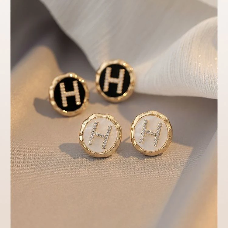 合金耳饰 字母耳钉秋冬女气质耳环2024新款潮小众设计感高级名媛