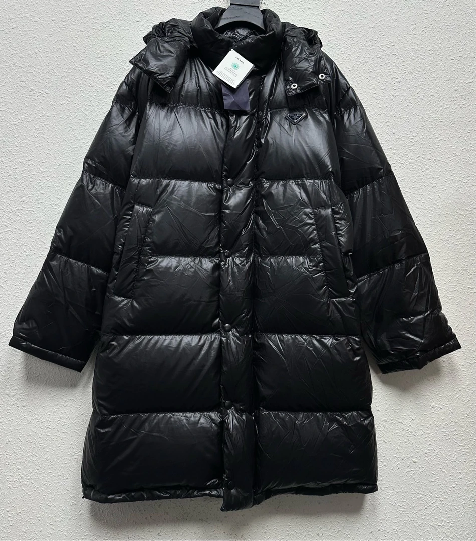 PRADA 亮面金属长款三角标羽绒服 尺码/M 成色/全新带吊 DY10478