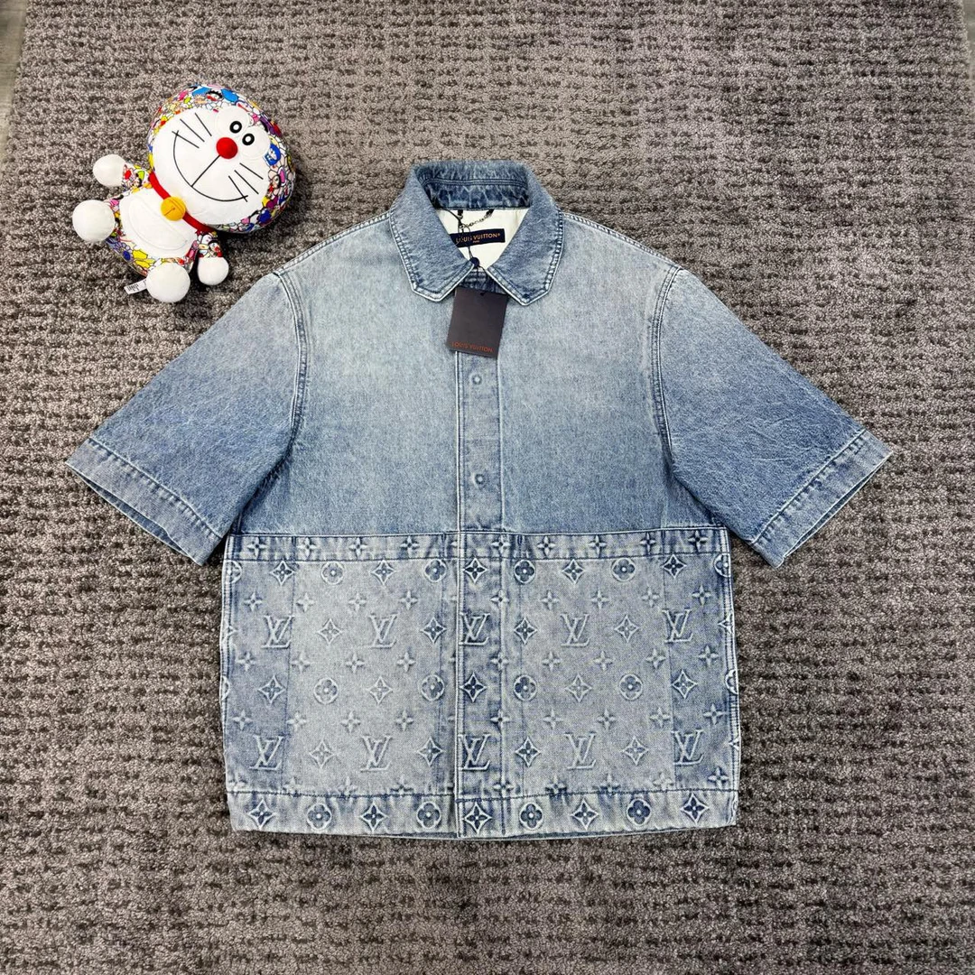 LV 新款伐木浮雕老花牛仔短袖衬衫 尺码/M 成色/全新 DY9195