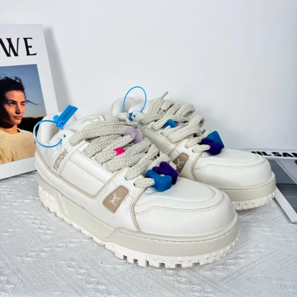 全新 LV Trainer Maxi 白色胖丁 尺码/44 HZ6095