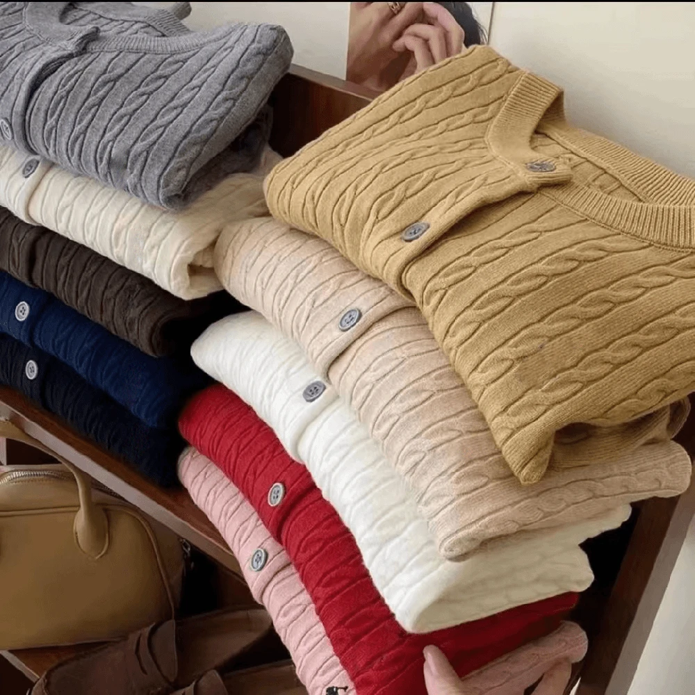 丁思刺绣麻花毛衣开衫女秋装新款长袖外搭针织衫秋季圆领上衣外套