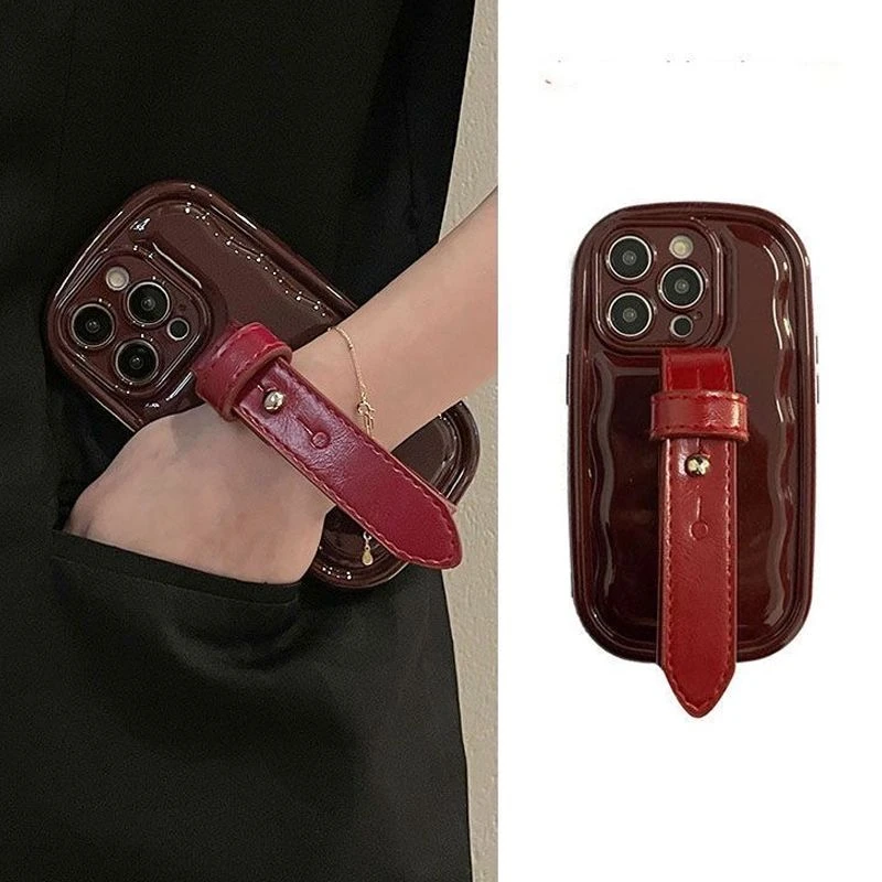 ins复古酒红皮质腕带iPhone15/14手机壳XS/XR苹果13/12promax女11