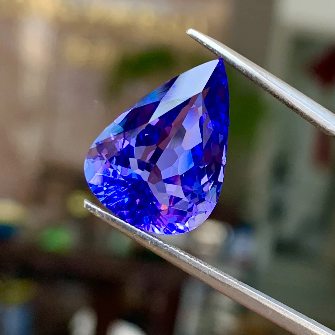 12.335克拉大颗粒坦桑石裸石5A满火晶体干净通透13.1*18毫米