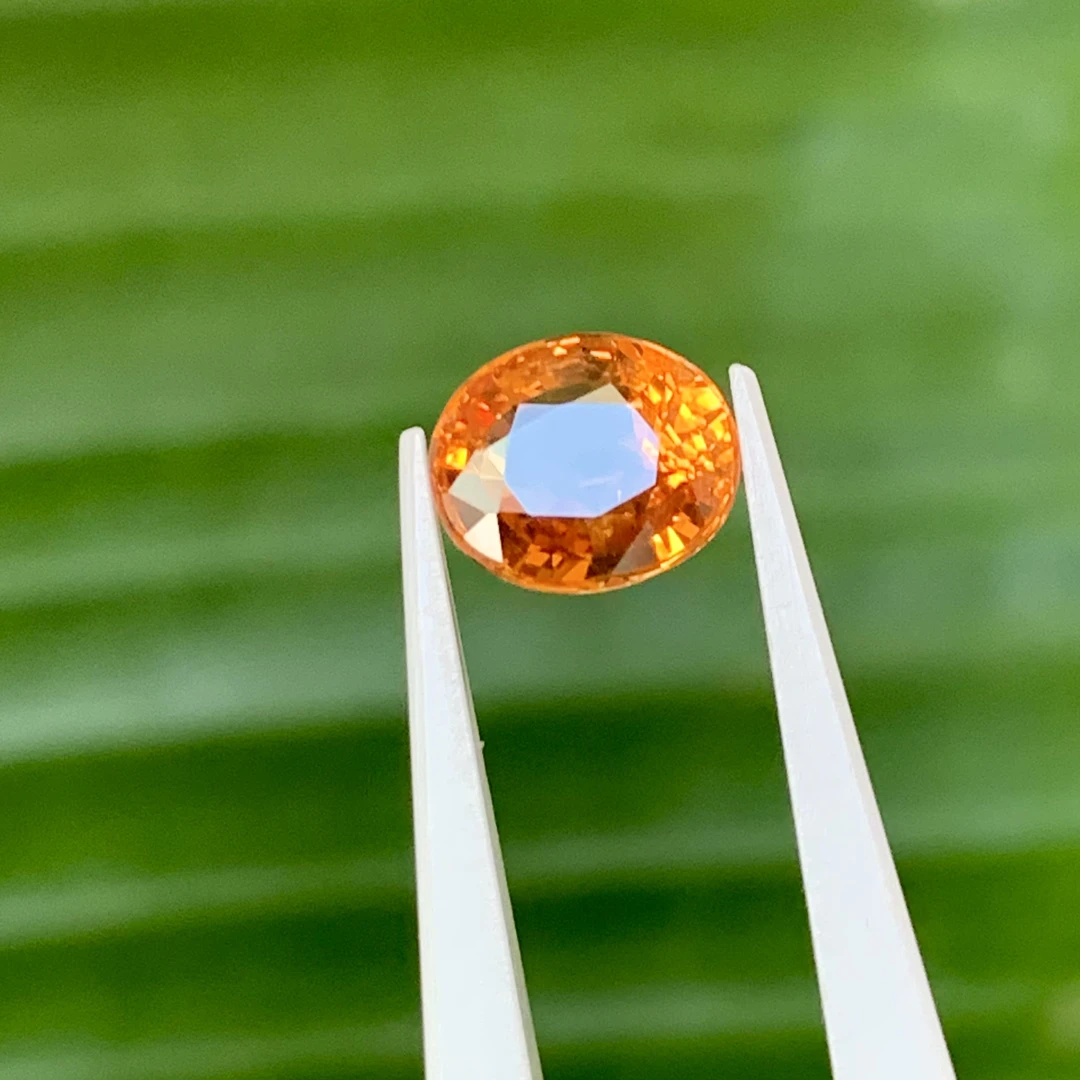 2.01克拉天然芬达石裸石颜色靓丽晶体干净6.4*7.7毫米