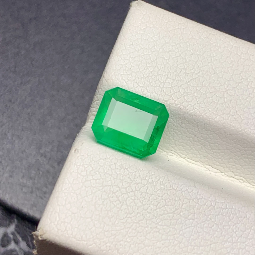 1.94克拉天然祖母绿裸石颜色均匀干净通透GRC国际证书