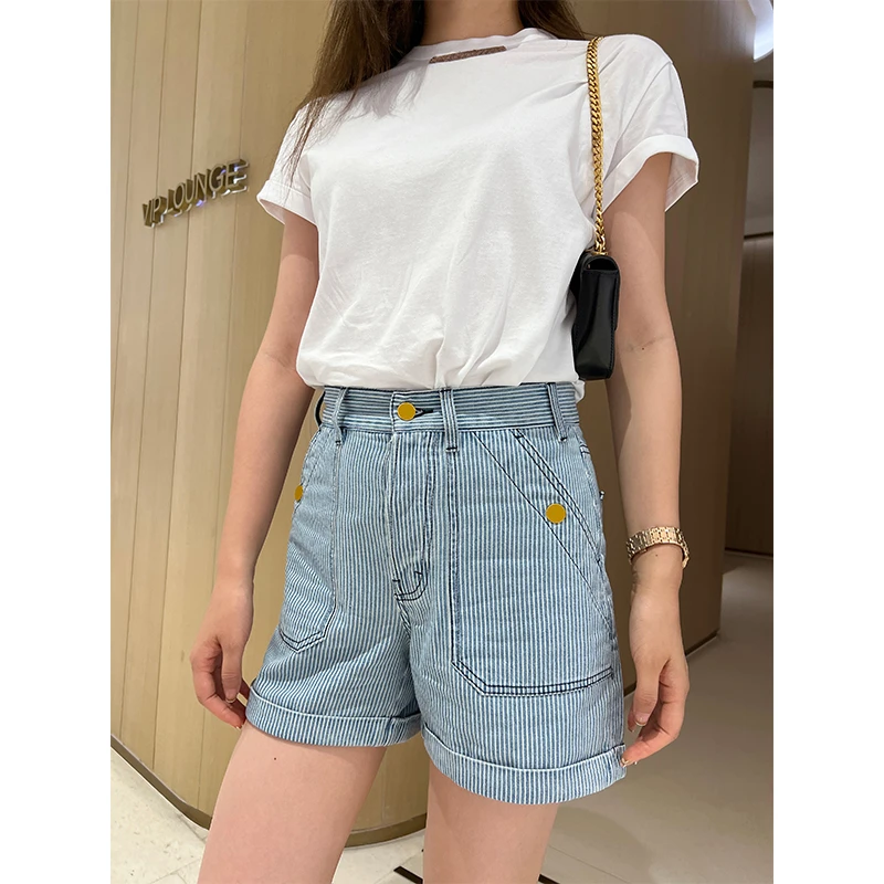 ＜琳媚＞百搭好穿休闲金扣条纹短裤