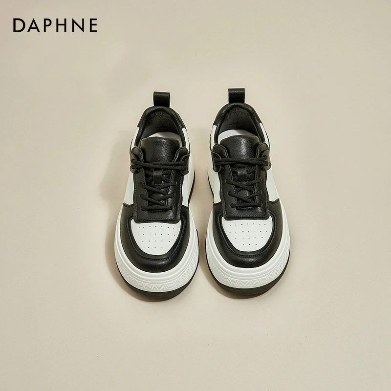 达芙妮2024秋冬季新款复古加绒小白鞋百搭设计厚底增高休闲板鞋女