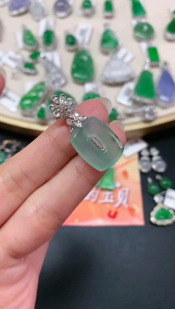 【闪购商品】翡翠吊坠(不含链)18K金镶嵌吊坠A228|9800