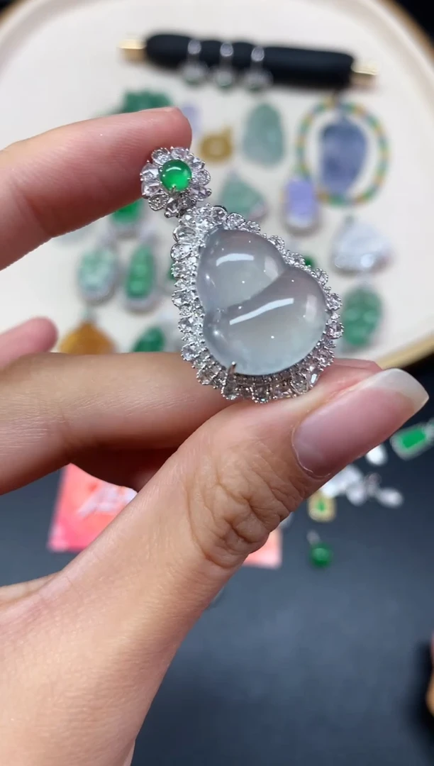 【闪购商品】翡翠吊坠(不含链)18K金镶嵌吊坠A168|39800