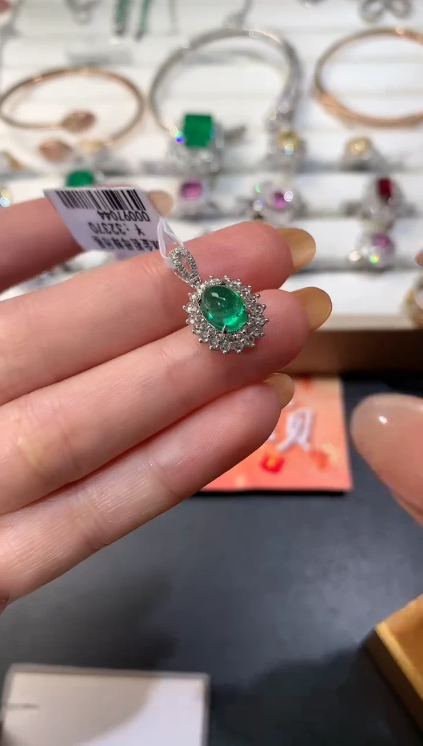 【闪购商品】祖母绿吊坠18K金镶嵌E128|3880