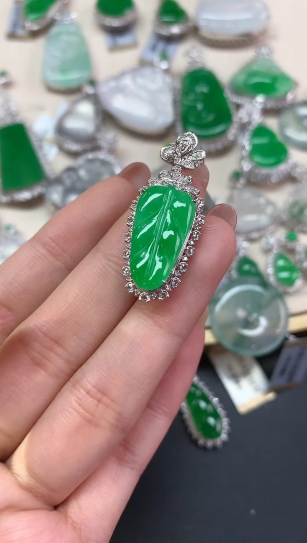 【闪购商品】翡翠吊坠(不含链)18K金镶嵌吊坠S69|9800