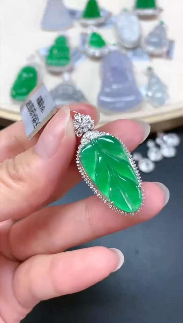 【闪购商品】翡翠吊坠(不含链)18K金镶嵌吊坠A691|9800