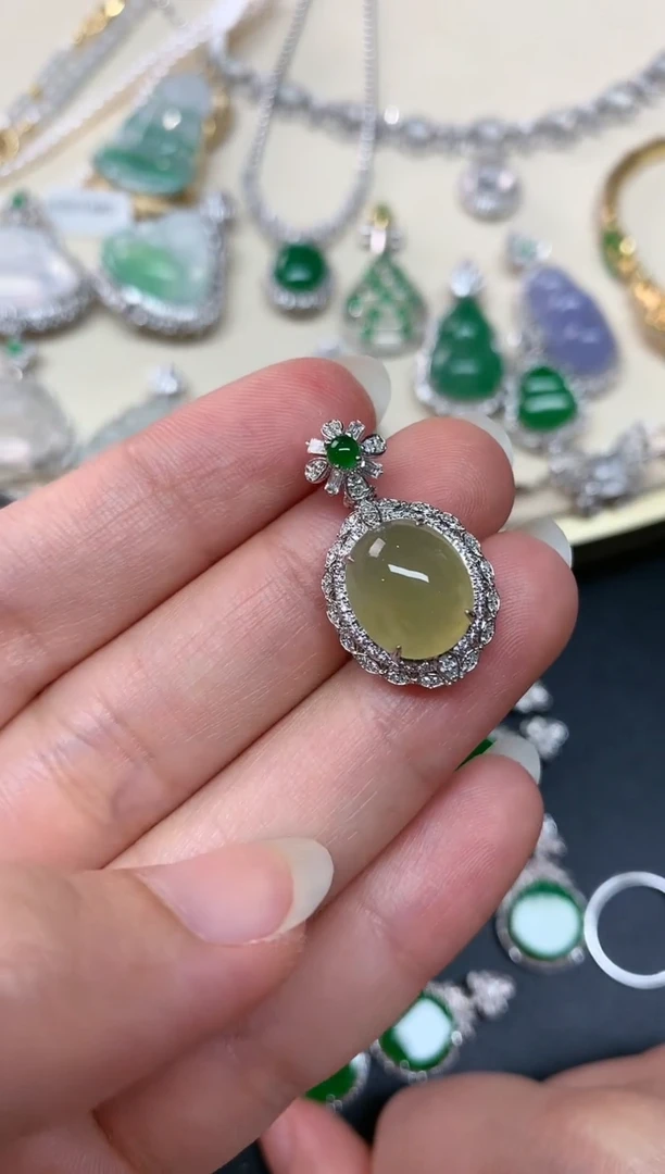 【闪购商品】翡翠颈饰18K金镶嵌蛋面A57|7800