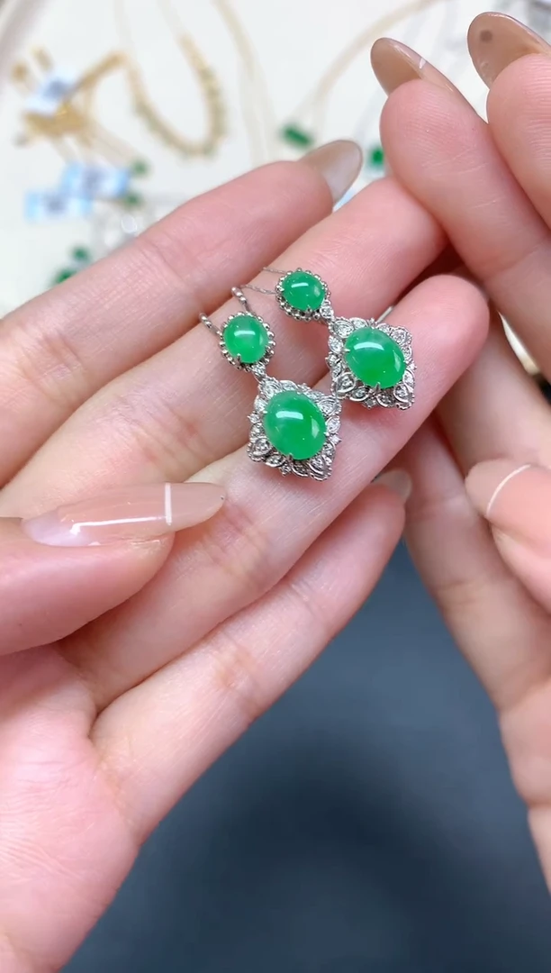 WJH12-翡翠蛋面吊坠-18K金镶嵌-多样性发其一|CXQ6