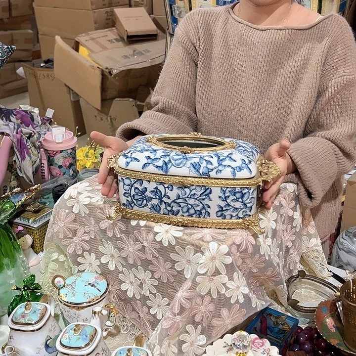 【闪购商品】陶瓷配铜纸巾盒 花