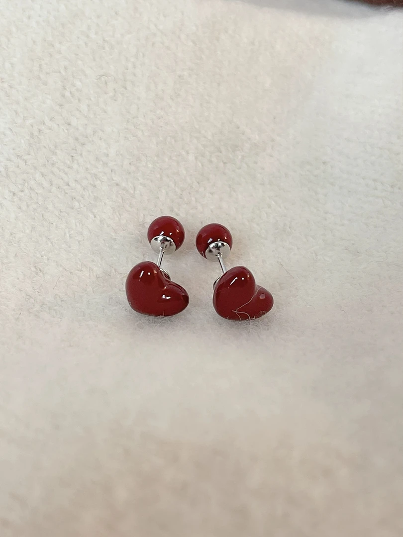 铜合金仿珍珠耳饰 显白～复古红色滴油爱心两戴耳钉港风气质耳环