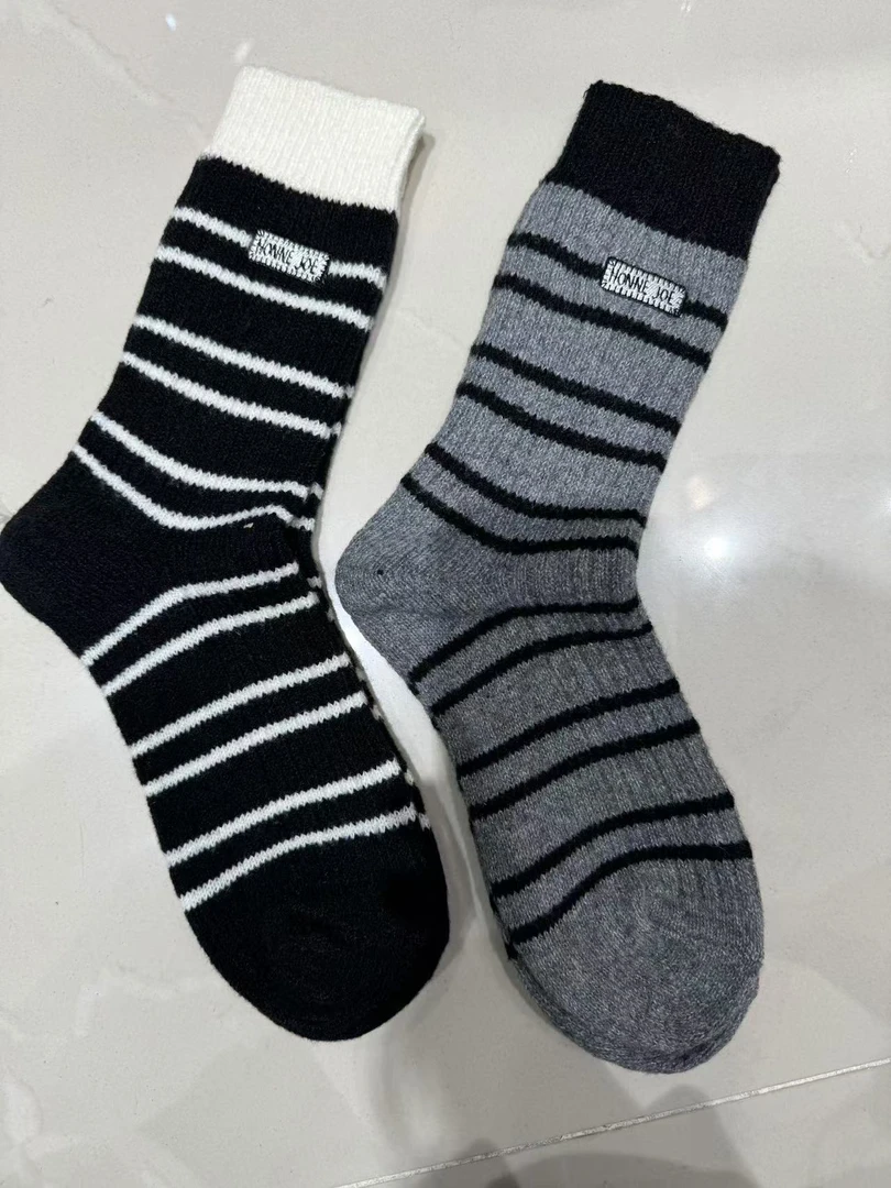 YN 24秋冬季加厚东大门条纹时尚咩咩绒女袜