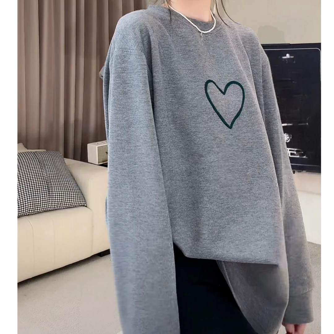设计感爱心磨毛长袖T恤女秋冬2024新款百搭宽松休闲圆领打底上衣