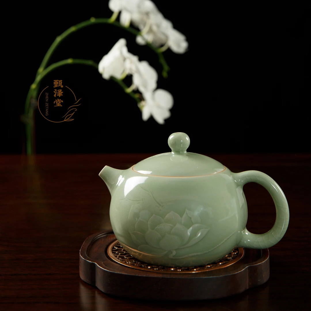 甄泽堂.（莲花西施）原矿豆青釉手工西施壶（260ml）郗奎奎手签
