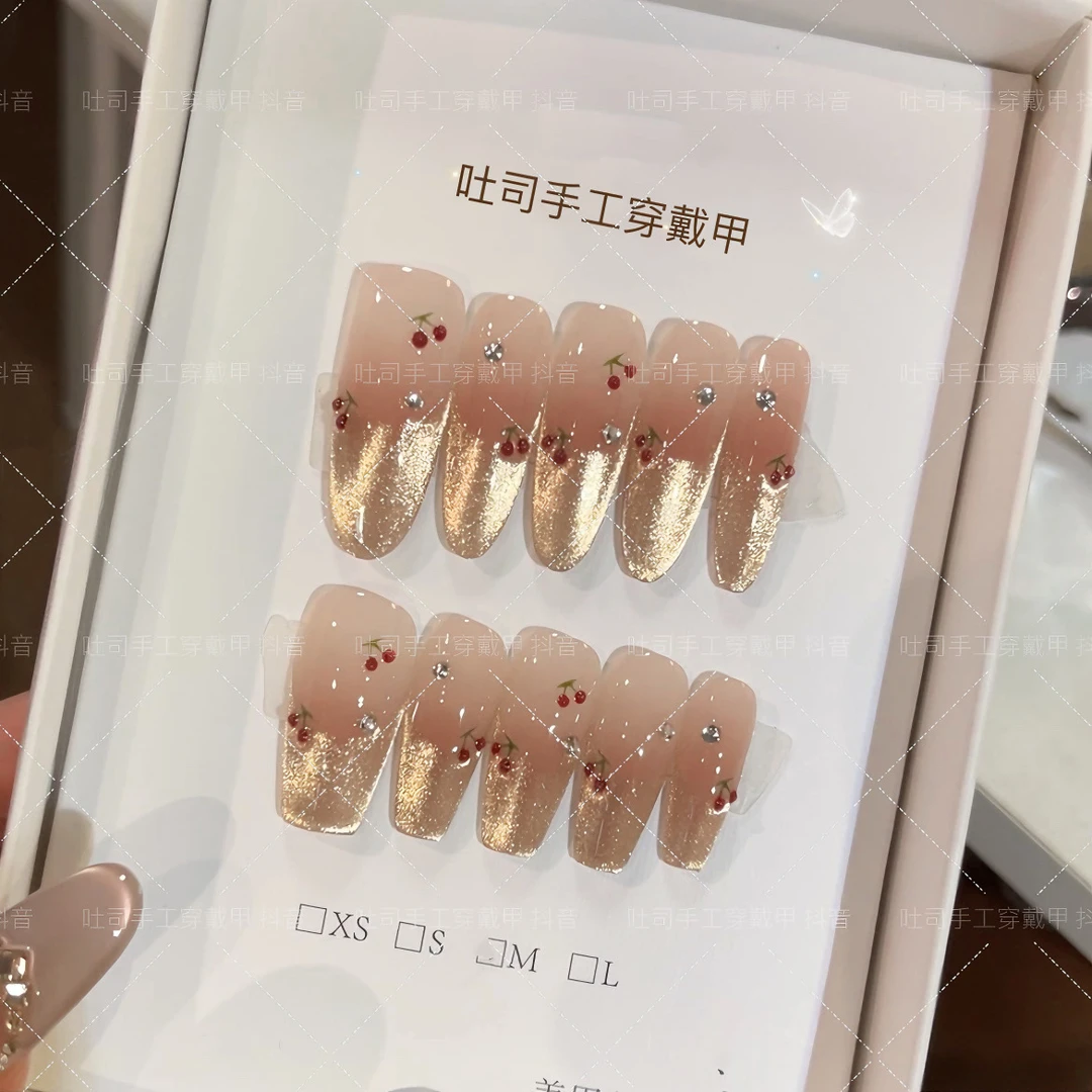 殷桃 穿戴美甲纯手工猫眼美甲