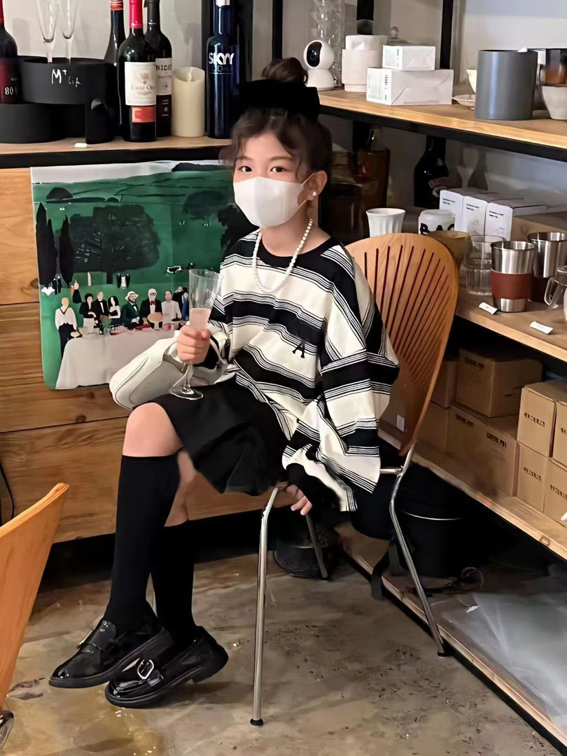 儿童女孩卫衣上衣时尚男宝宝百搭黑色复古宽松条纹慵懒风套头秋冬