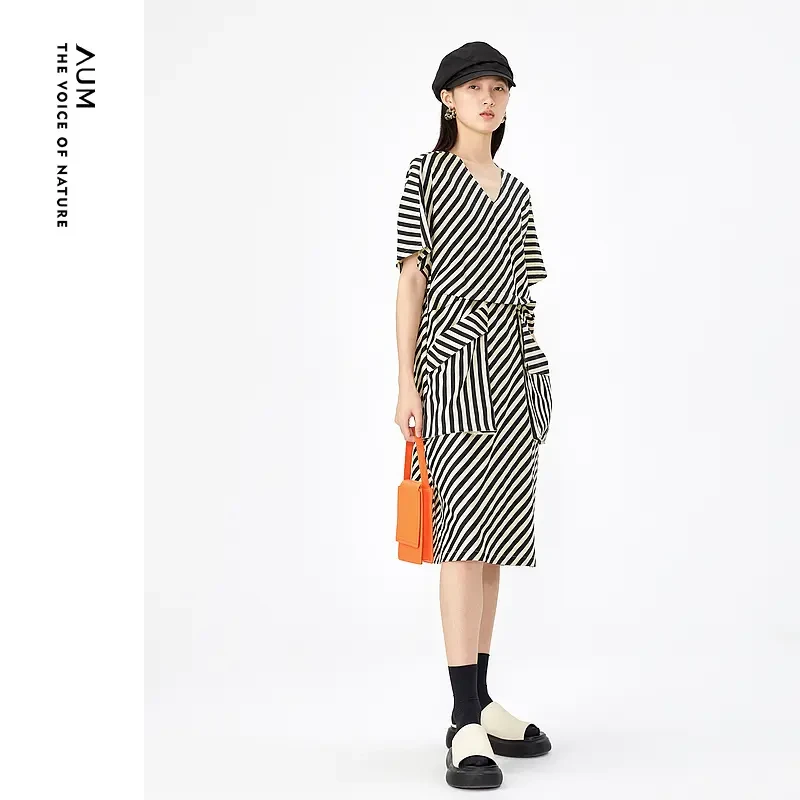 【榴花似火】AUM噢姆裙子春夏气质时尚休闲收腰宽松连衣裙MAEG10046