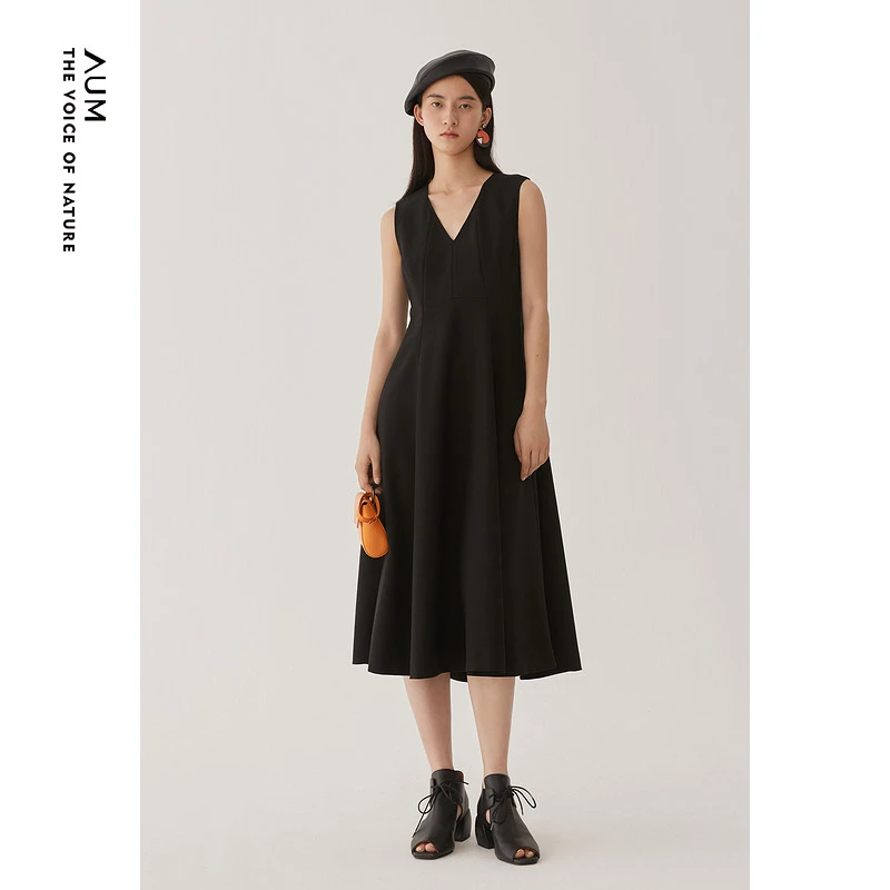 【新能量·黑裙】AUM噢姆裙子春气质无袖收腰礼服连衣裙M1BW12706