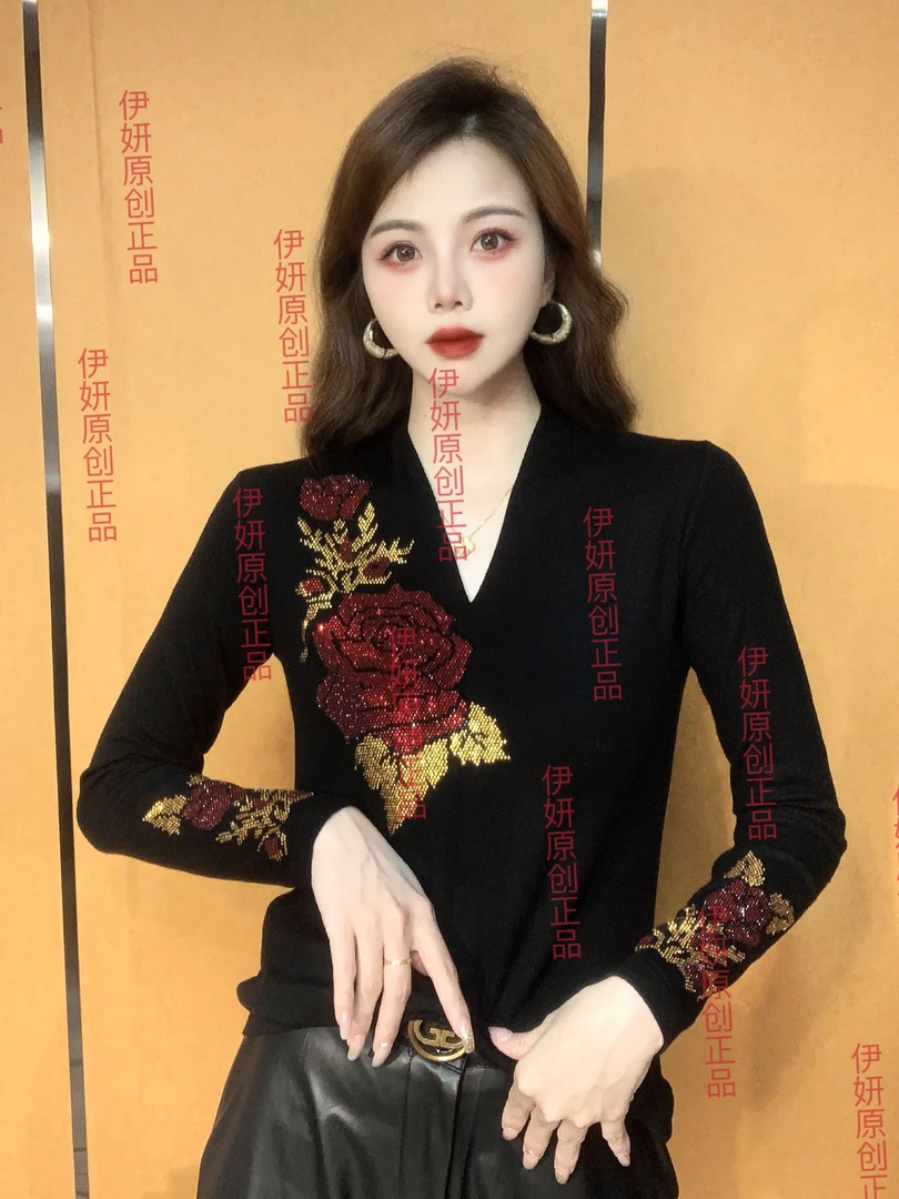 【秋冬新款】玫瑰磨毛加厚款高端洋气时尚重工烫钻长袖打底衫女黑色