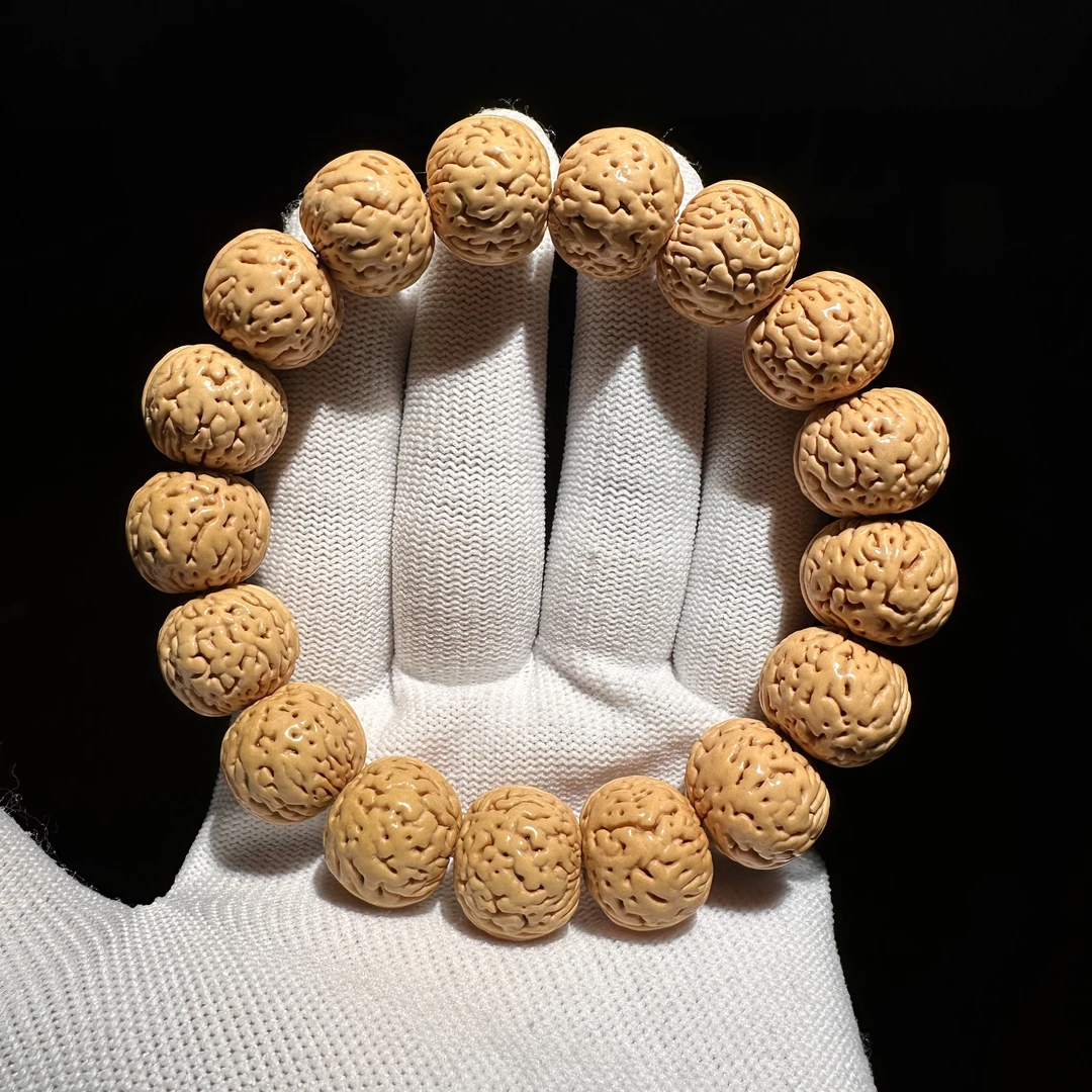 「繁花」东北野生奶油皮桃核手串