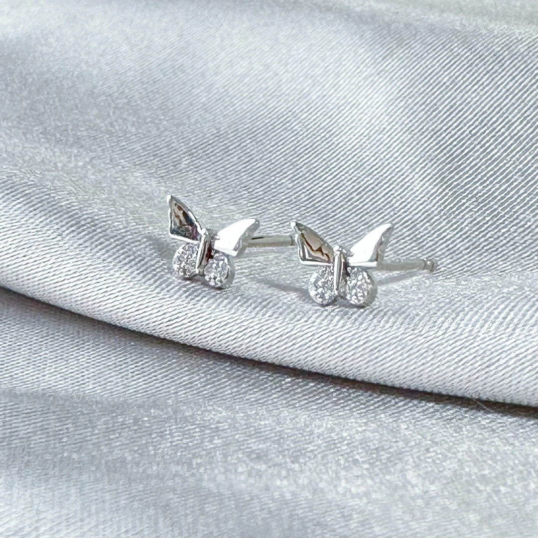 925银合成锆石耳饰 【荣邦】S925银小蝴蝶耳钉轻奢小众设计感