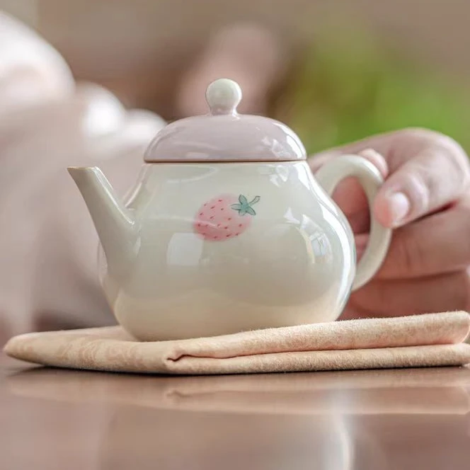 釉下手绘草莓莓烦恼小梨壶女士茶壶单壶陶瓷高档泡茶壶带过滤茶具