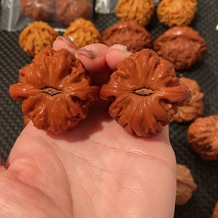 文玩核桃吊坠魚*满白狮子